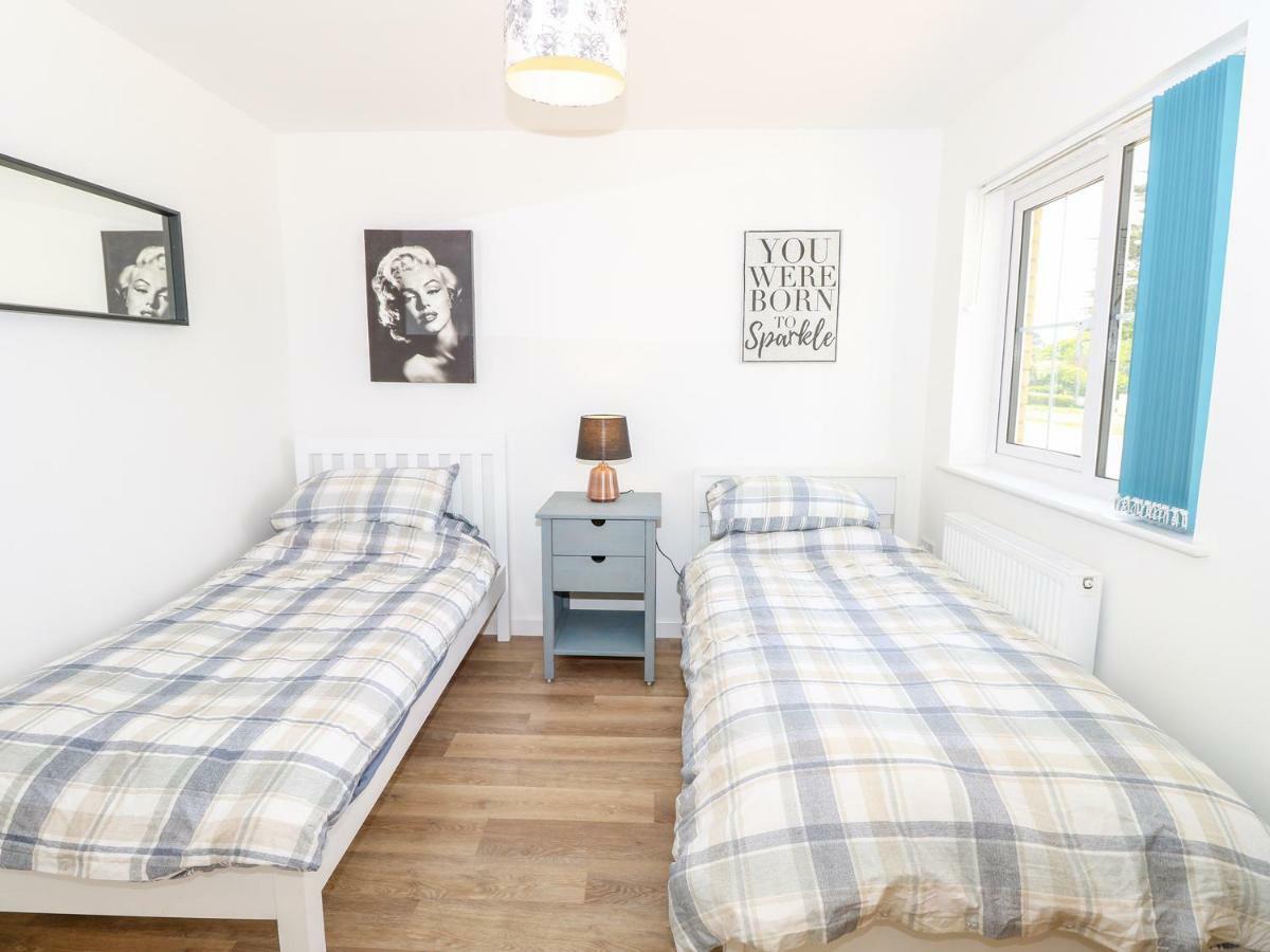6 Yarmouth Cottages Freshwater Εξωτερικό φωτογραφία